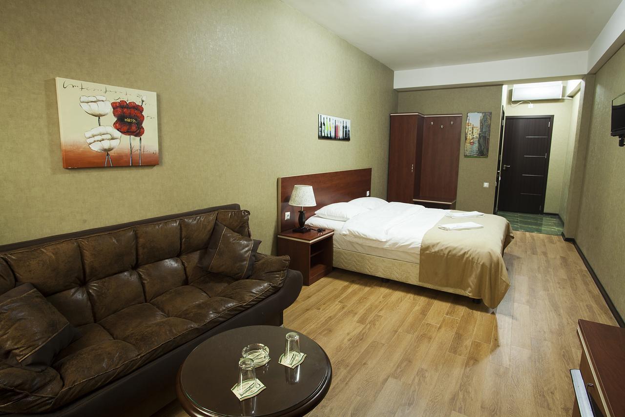 Lords Hotel Tbilisi Bagian luar foto