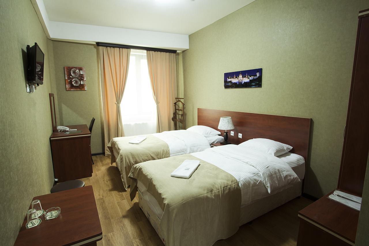 Lords Hotel Tbilisi Bagian luar foto