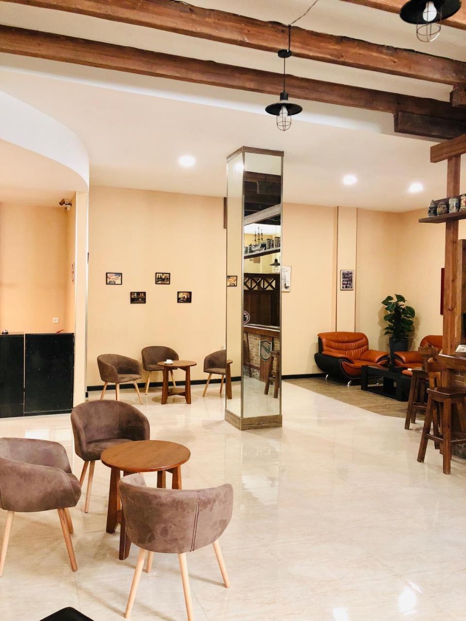 Lords Hotel Tbilisi Bagian luar foto